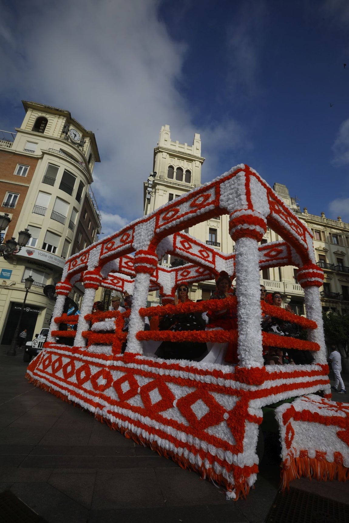 La colorida romería de la Virgen de Linares de Córdoba, en imágenes