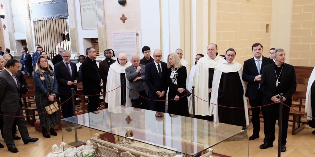 El cuerpo de Santa Teresa se expone en Alba de Tormes 111 años después