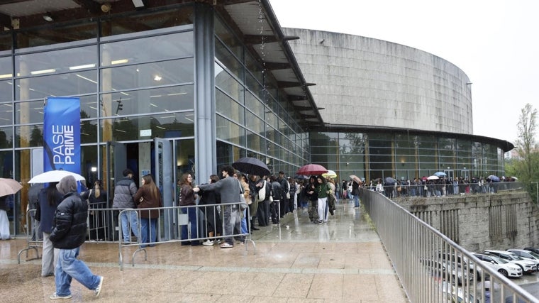La lluvia no amenizó la espera