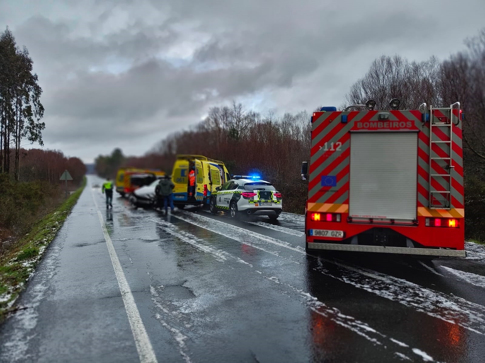 Muere una mujer tras salirse de la vía y precipitarse por un barranco en Xermade (Lugo)