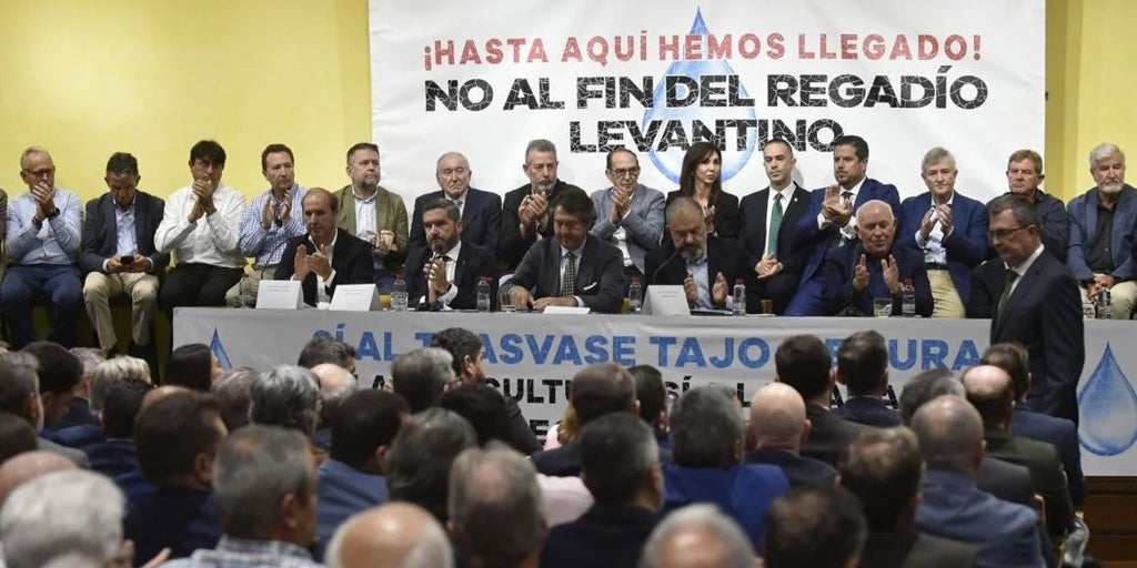 Los ribereños y el PSOE exigen al PP de Núñez que vote en contra de  salvar  el trasvase, que este martes lleva Miras al Congreso