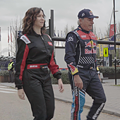 Ayuso se sube al coche de Carlos Sainz para dar la primera vuelta al 'Madring'