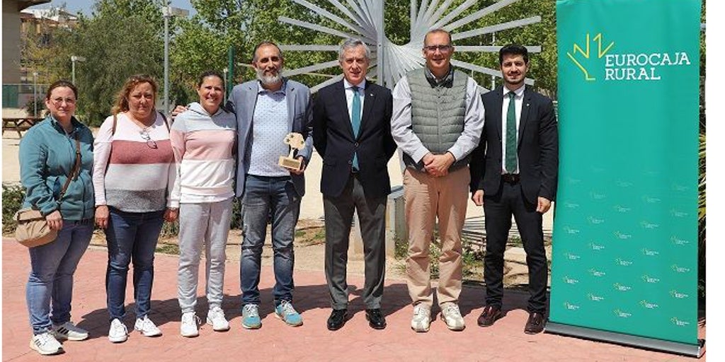 El instituto Andreu Alfaro de Paiporta recibe una 'Ayuda DANA' de Eurocaja Rural
