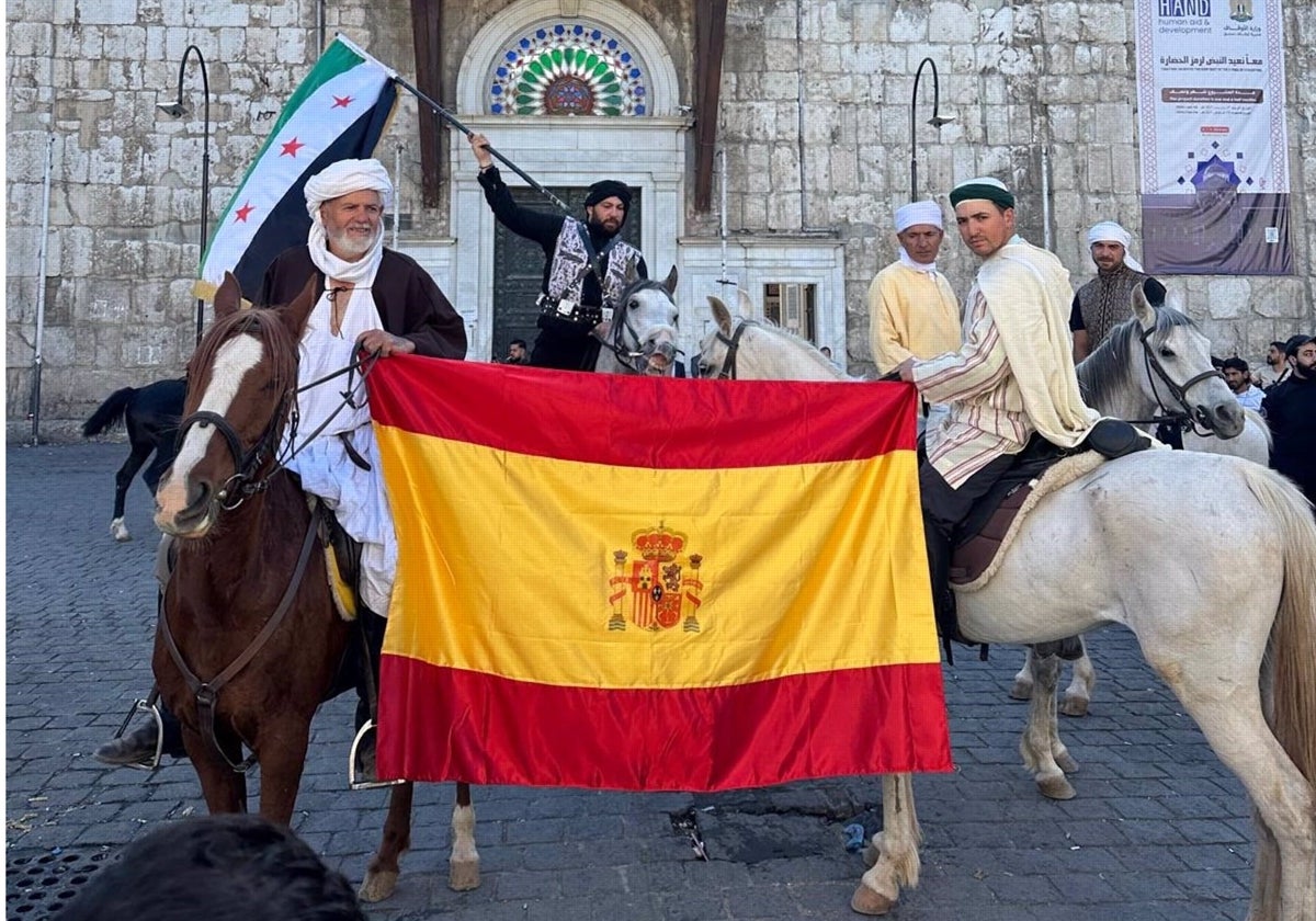 Los jinetes en la Mezquita Omeya de Damasco.