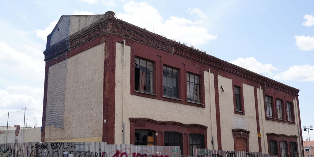 A la caza de un okupa por mutilar a otro en un edificio abandonado en Vallecas