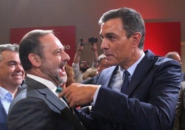 El PSOE elude enfrentarse a Ábalos tras la publicación de sus wasaps con Sánchez