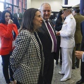La ministra de Defensa, Margarita Robles (i), y el ministro de Industria y Turismo, Jordi Hereu, en la Feria Internacional de Defensa y Seguridad de España