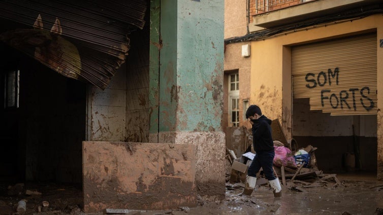 El Gobierno regulariza a más de 22.000 migrantes por la dana en Valencia