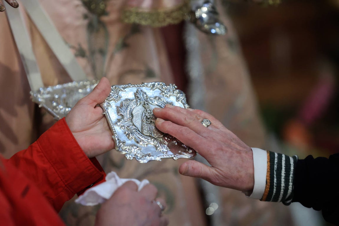El besamanos a la Virgen de los Remedios en Córdoba, en imágenes