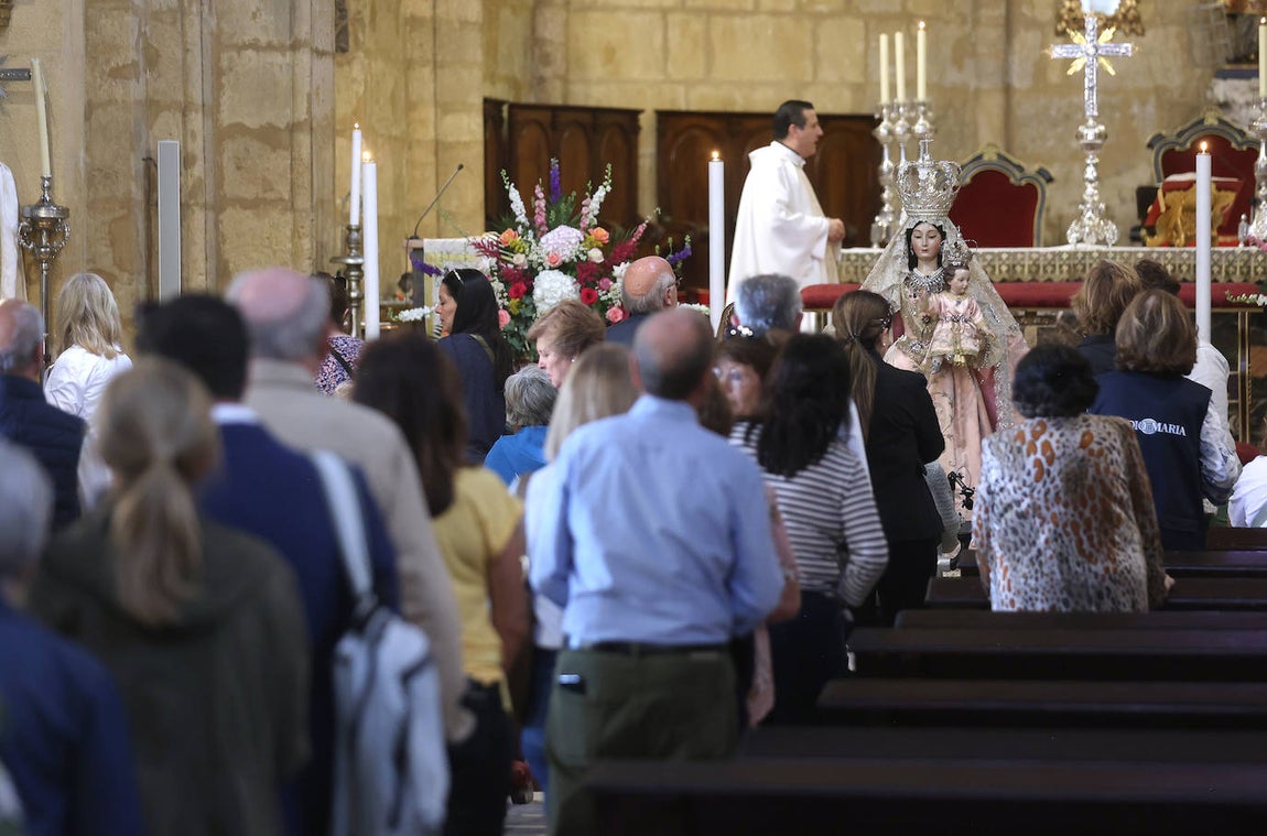 El besamanos a la Virgen de los Remedios en Córdoba, en imágenes