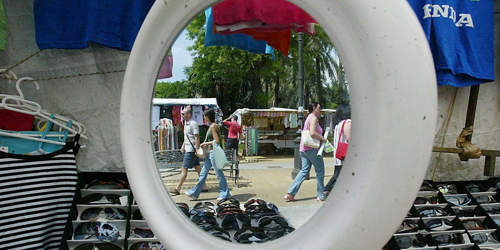 Cinco detenidos por vender prendas falsificadas en los puestos del Ppaseo de la Victoria de Córdoba