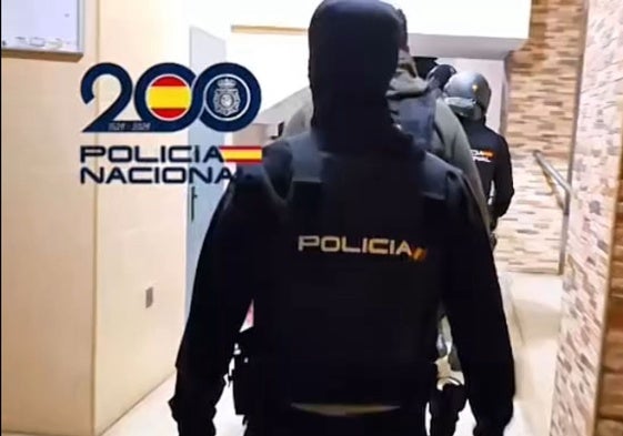 Asaltan a un conductor a punta de pistola en Algeciras y se lo llevan para propinarle una brutal paliza