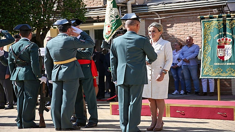 «¡No nos vamos! Cuarteleros para siempre!», el grafiti rojo que recuerda a las 74 familias desalojadas del cuartel de Toledo