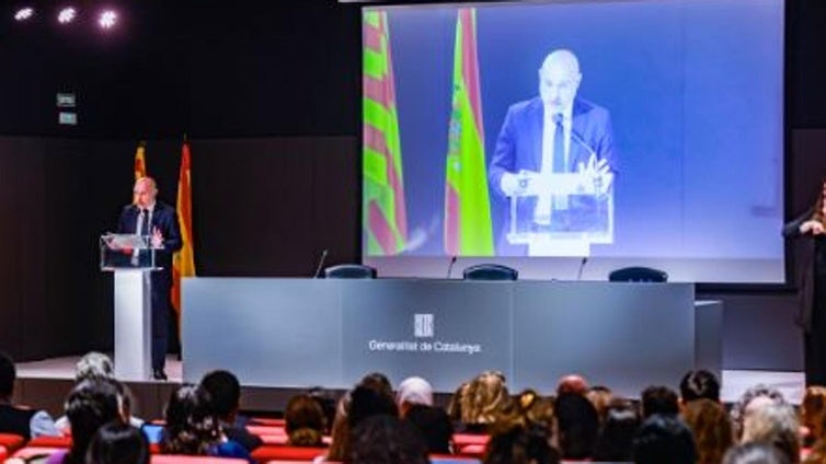 El Gobierno prevé regularizar 200.000 inmigrantes en dos años en Cataluña con el nuevo reglamento de extranjería
