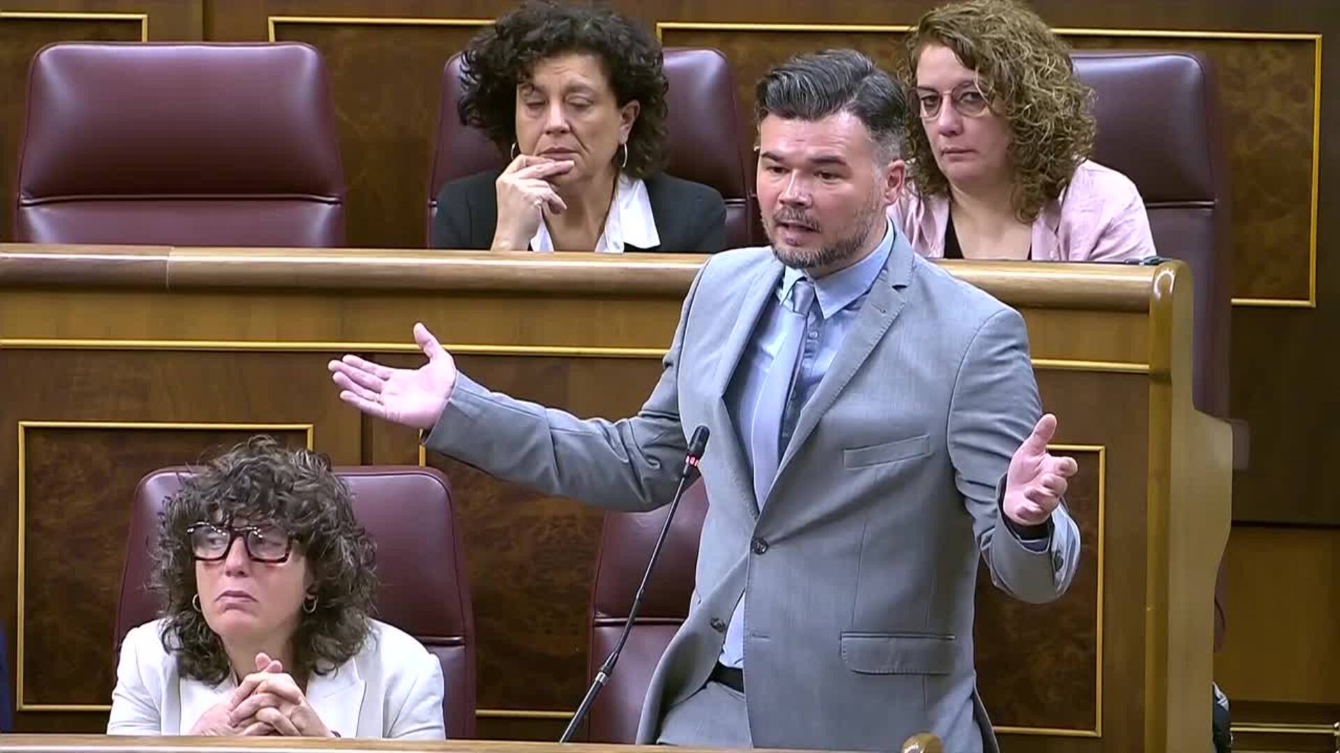 Rufián alerta a Sánchez de un &quot;golpe de Estado blando&quot;