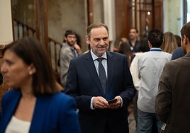 Ábalos dice ahora que no filtró los wasaps con Sánchez y solo contrastó su veracidad