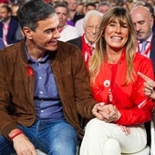 Las acusaciones del caso Begoña estudian ampliar la querella tras los wasaps entre Sánchez y Ábalos por Air Europa