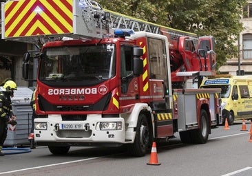 Dos trabajadores quedan atrapados al derrumbarse un muro en el casco histórico de Salamanca