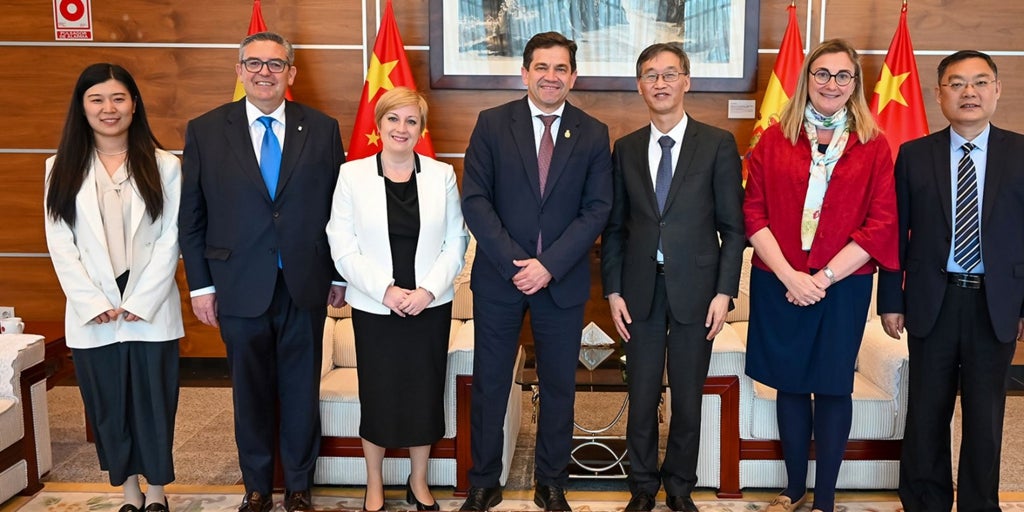 Valverde tiende puentes para que el vino y otros productos de Ciudad Real puedan posicionarse en el mercado chino