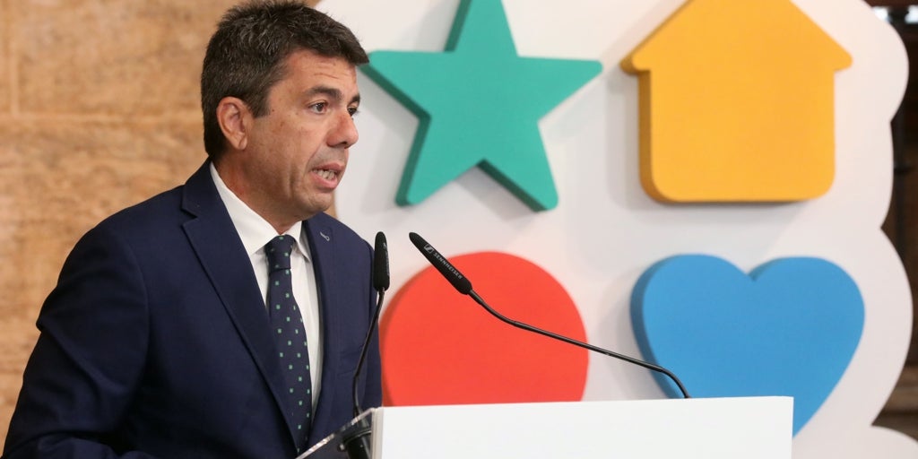 Mazón anuncia la recuperación del Observatorio de las Familias para «avanzar en eficiencia sin tics excluyentes»