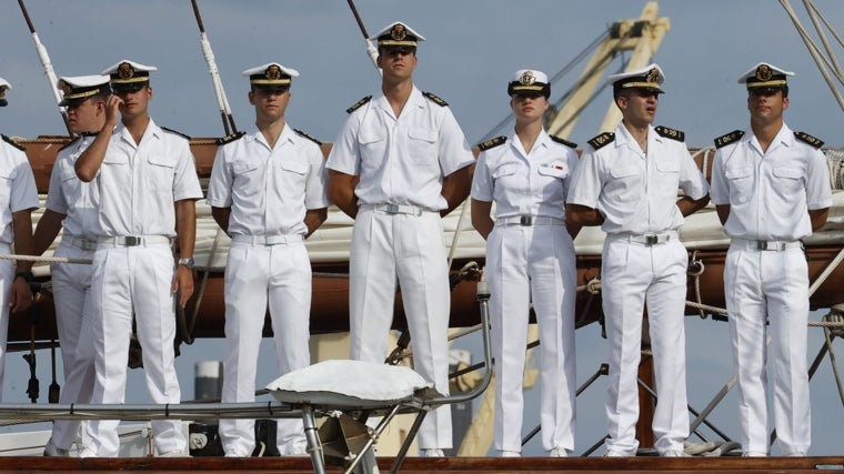 La Princesa Leonor, a su llegada a Santa Marta a bordo del Elcano