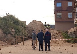 Derrumbe de Peña Magdalena en San Esteban de Gormaz (Soria): no causa daños personales pero da con sus rocas contra un edificio