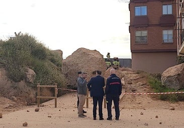 Derrumbe de Peña Magdalena en San Esteban de Gormaz (Soria): no causa daños personales pero da con sus rocas contra un edificio