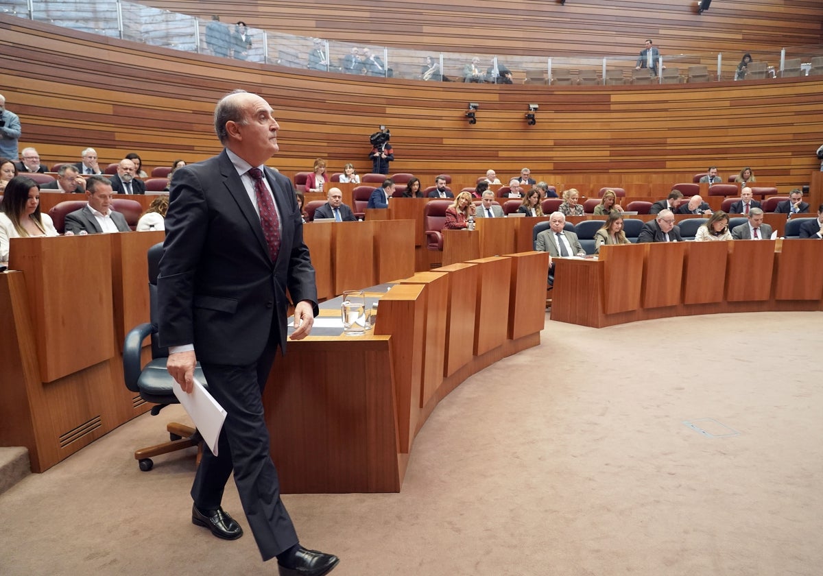 El Procurador del Común durante su intervención en las Cortes de Castilla y León