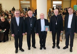 El arzobispo de Santiago invita a León XIV a peregrinar a Compostela