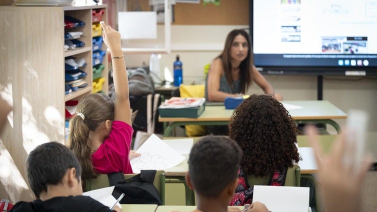 Cataluña se moviliza para salir del «periodo oscuro» educativo: apoyo a los centros con peores resultados y más inspecciones
