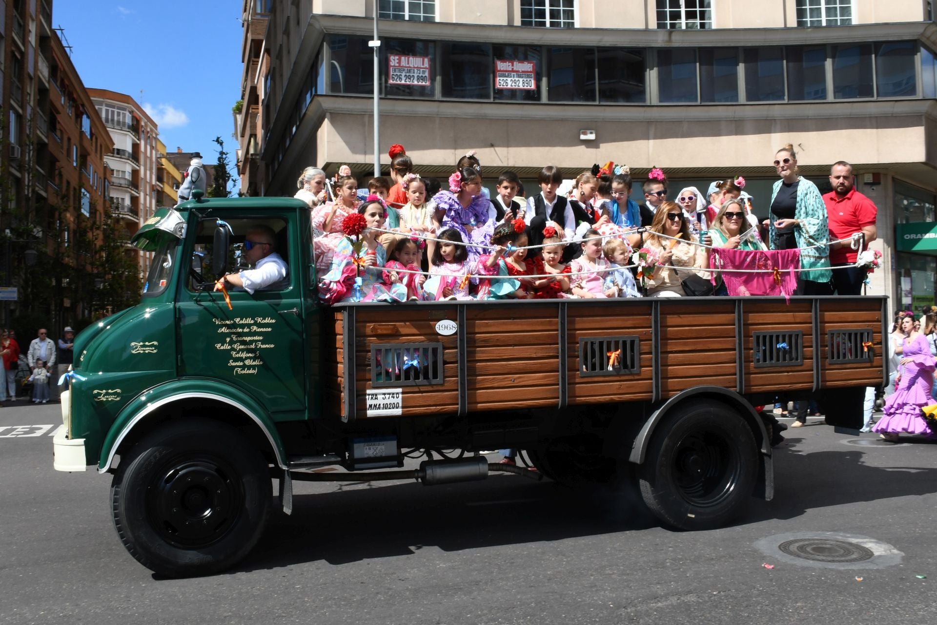 Talavera rinde homenaje a San Isidro con un cortejo multitudinario