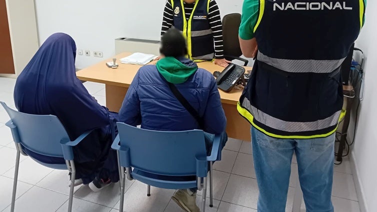 Detenido un matrimonio en Elche por mutilar los genitales a su hija de tres años por «creencias culturales»