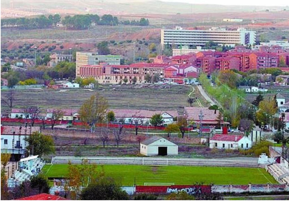 Campo de fútbol Carlos III antes de su demolición en 2006