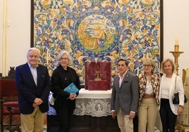 Una exposición pone en valor la sedería en el entorno del Santo Cáliz en tres museos de Valencia