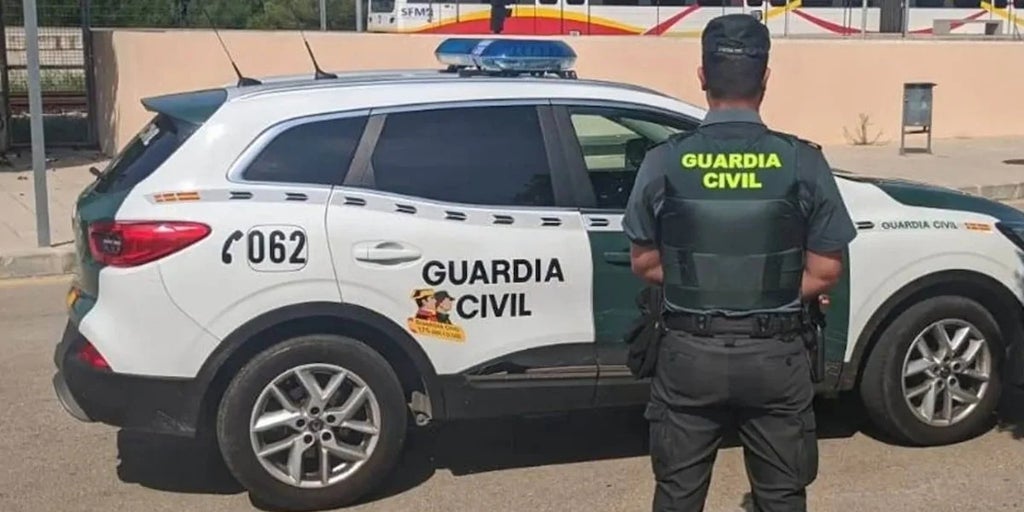 Dos guardias civiles salvan la vida de un bebé que no respiraba en Medina Sidonia, en Cádiz