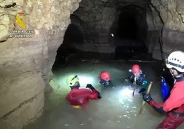 Por túneles y bajo el agua: así buscan la Guardia Civil y la UME a uno de los desaparecidos de la dana