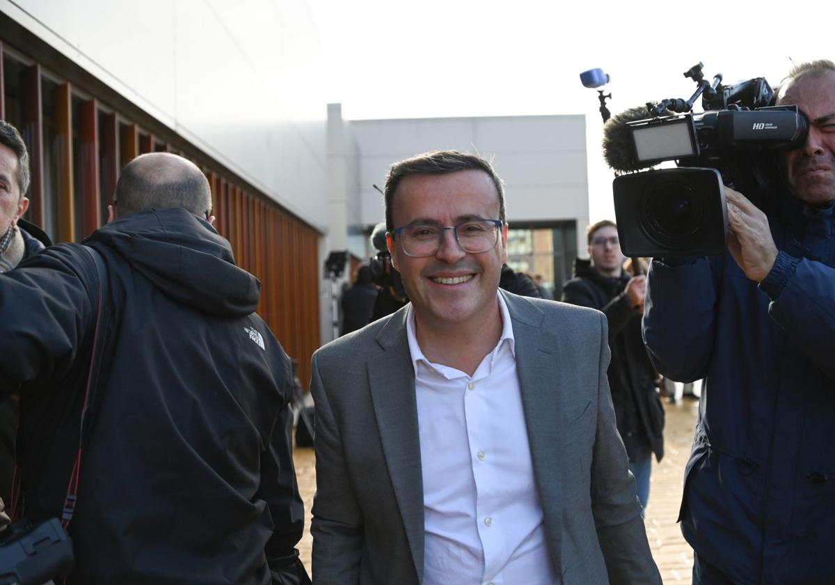 El presidente de la Diputación de Badajoz y secretario general del PSOE de Extremadura, Miguel Ángel Gallardo, a su salida a los Juzgados de Badajoz, el pasado 9 de enero