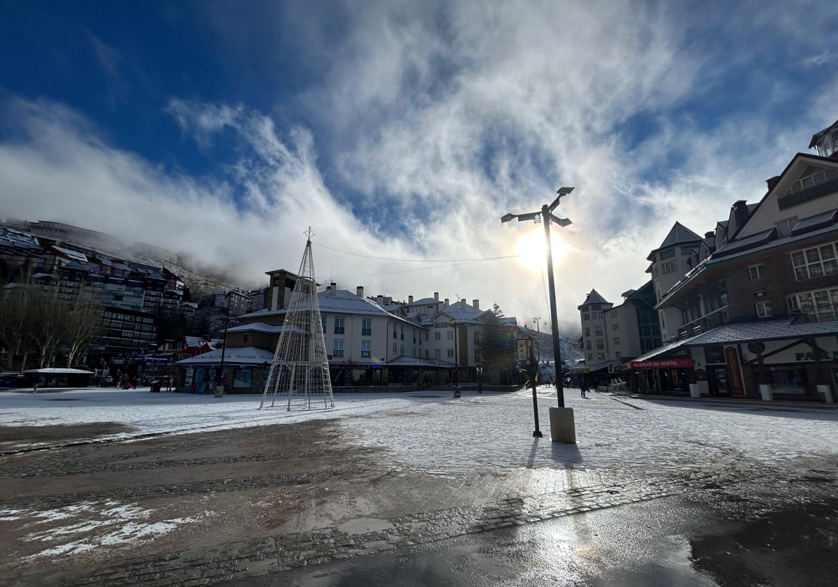 Pradollano, centro neurálgico de la estación de esquí de Sierra Nevada