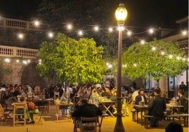 Para acceder a la terraza más popular hay que subir a Montjuïc a la Font del Gat