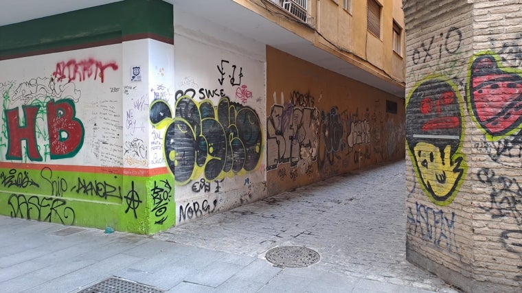 Una de las muchas muestras de vandalismo callejero en el barrio del Boquerón