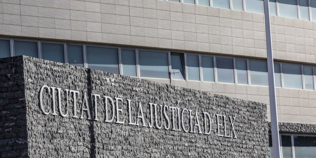 Acusan a un peluquero de violar a un cliente en Alicante tras introducir droga en su bebida