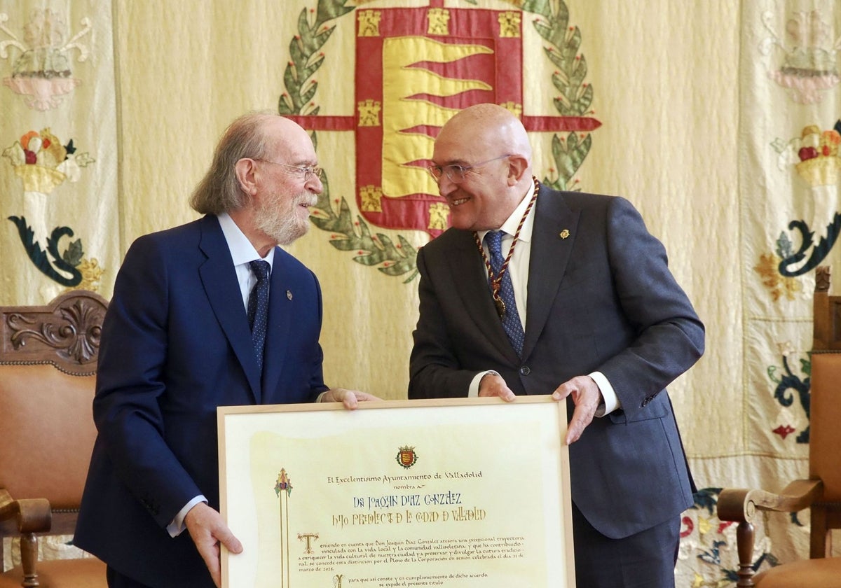 El alcalde de Valladolid, Jesús Julio Carnero, preside el acto de nombramiento de Hijo Predilecto de la Ciudad a Joaquín Díaz