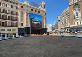 La Plaza de Callao recibe una luchada histórica sobre 17 toneladas de ceniza del volcán de La Palma