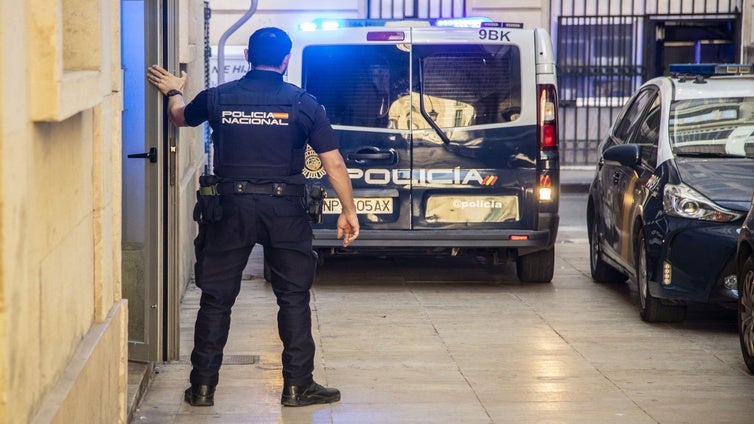 Explotadas sexualmente, vigiladas y obligadas a vender droga: liberan a ocho mujeres en Alicante