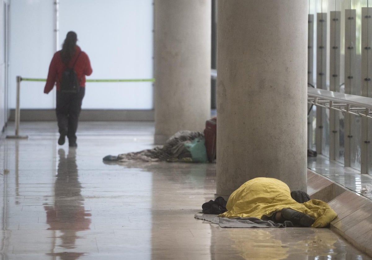 La situación en el aeropuerto de Barajas ha derivado en un enfrentamiento político