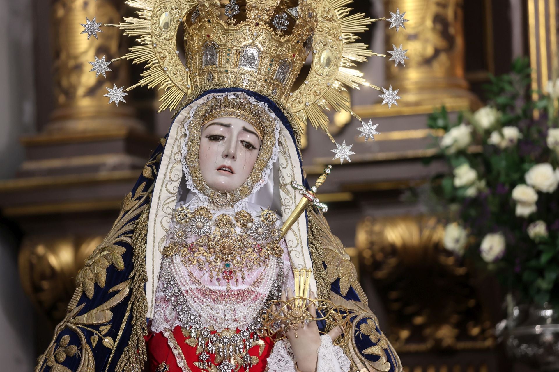 Las mejores imágenes del besamanos a la Virgen de los Dolores de Córdoba
