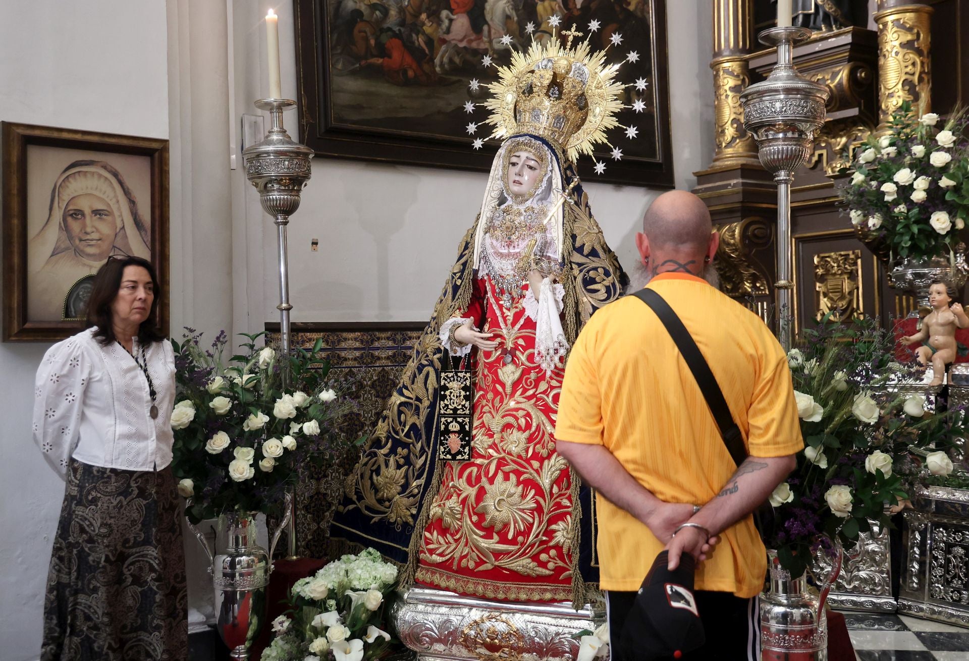 Las mejores imágenes del besamanos a la Virgen de los Dolores de Córdoba