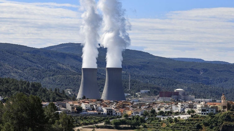 Denuncian a un hombre por sobrevolar la central nuclear de Cofrentes con un dron