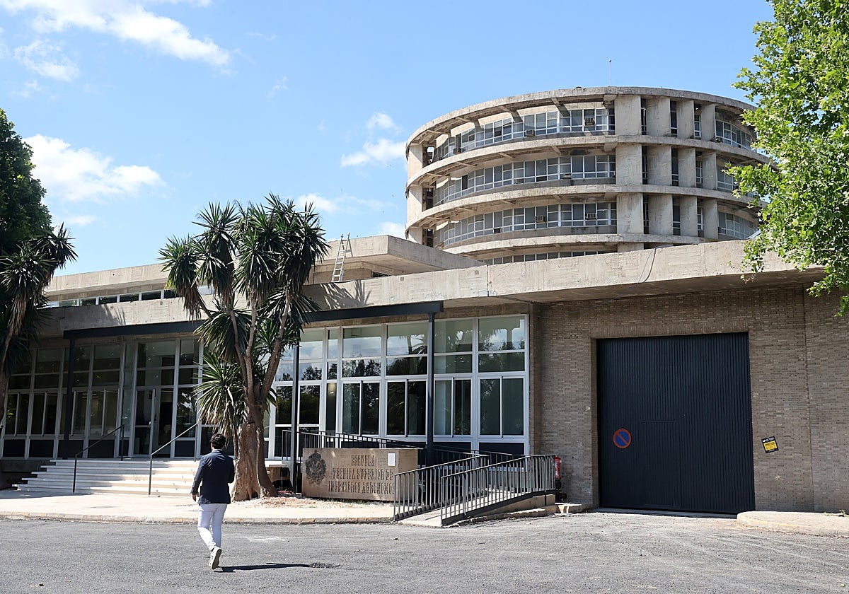 Acceso principal a la sede del Campus de FP y empleo de Córdoba