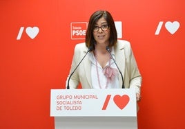 El PSOE critica que el caos del tráfico en el Casco de Toledo, lleno  de coches, furgonetas, autobuses y 'tuk tuk'